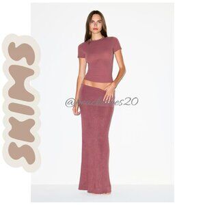 SKIMS Fits Everybody Short Sleeve T-Shirt Beet Medium NWT